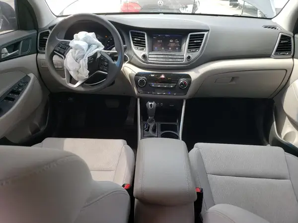 KM8J33A40JU805677 2018 HYUNDAI TUCSON - Image 8