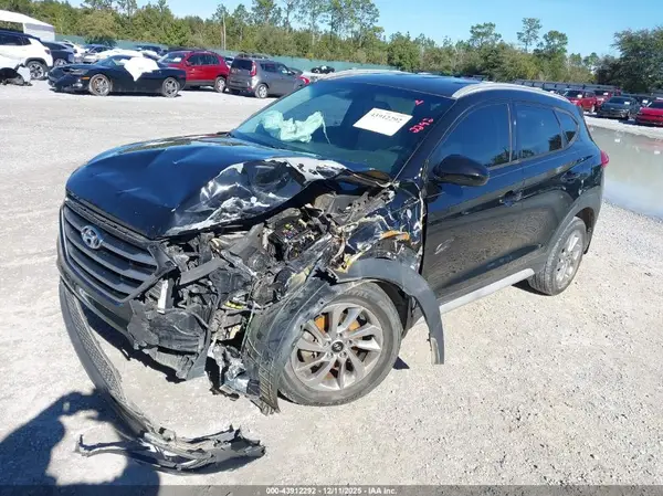 KM8J33A40JU808417 2018 HYUNDAI TUCSON - Image 2