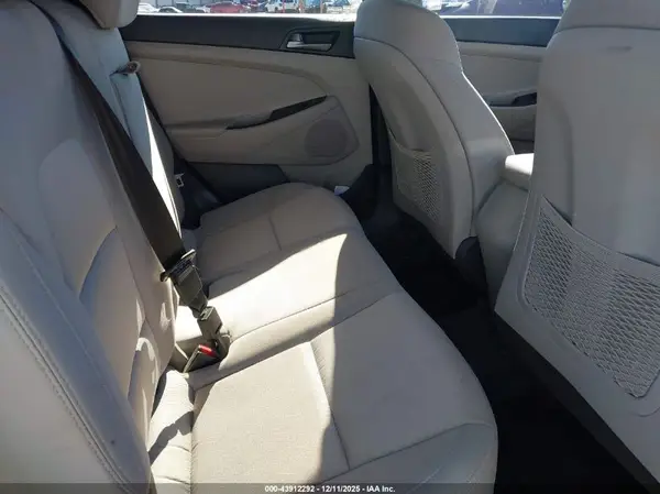 KM8J33A40JU808417 2018 HYUNDAI TUCSON - Image 8