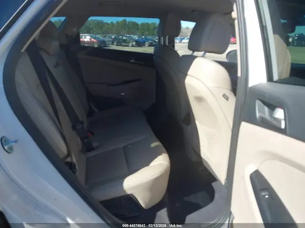 KM8J33A40JU836430 2018 HYUNDAI TUCSON - Image 8