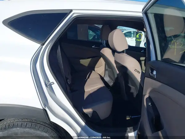 KM8J33A40MU380322 2021 HYUNDAI TUCSON - Image 8