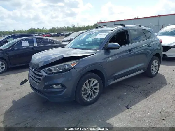 KM8J33A41HU251723 2017 HYUNDAI TUCSON - Image 2