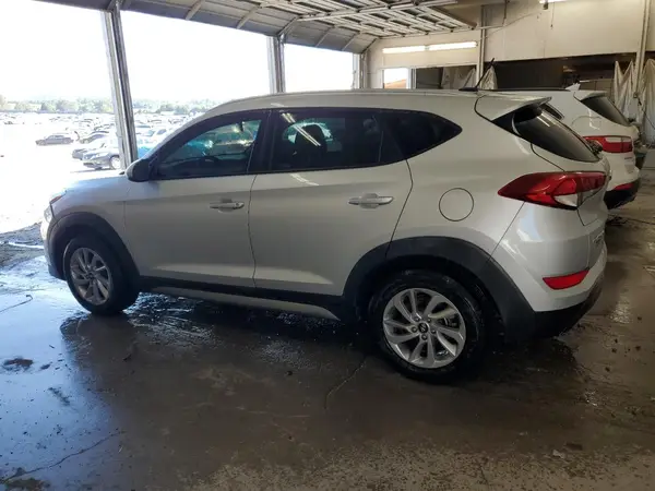 KM8J33A41HU272054 2017 HYUNDAI TUCSON - Image 2