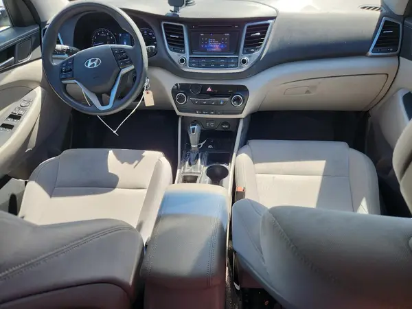 KM8J33A41HU273110 2017 HYUNDAI TUCSON - Image 8