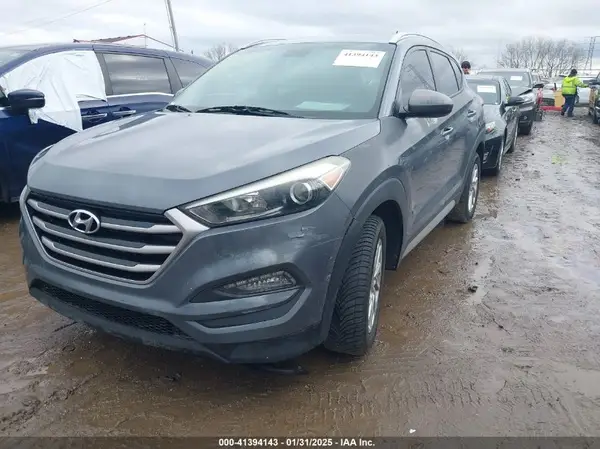 KM8J33A41HU275178 2017 HYUNDAI TUCSON - Image 2