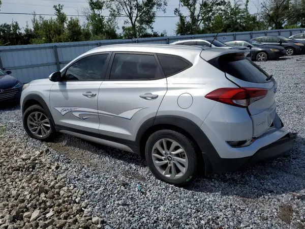KM8J33A41HU311922 2017 HYUNDAI TUCSON - Image 2