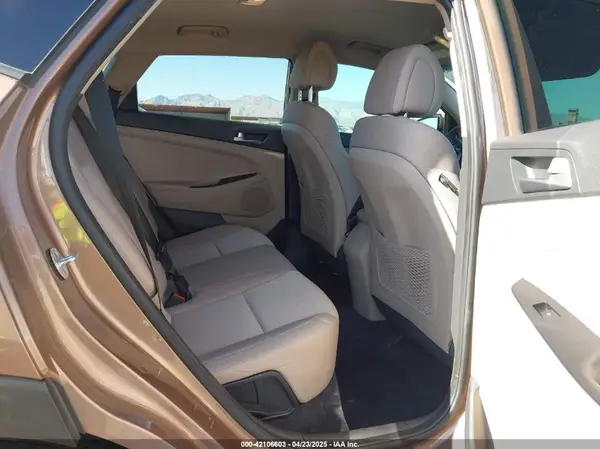 KM8J33A41HU378570 2017 HYUNDAI TUCSON - Image 8