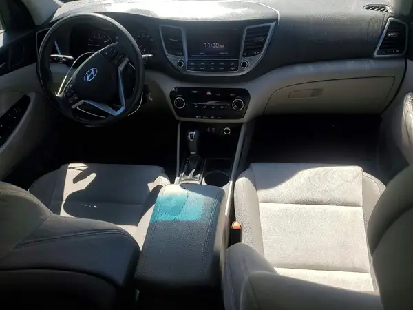 KM8J33A41HU381100 2017 HYUNDAI TUCSON - Image 8