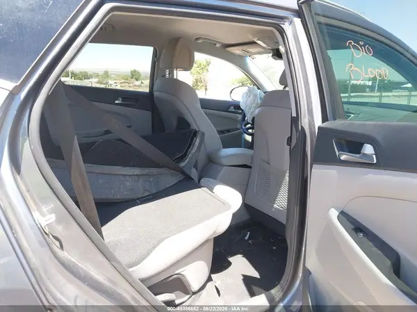 KM8J33A41HU401524 2017 HYUNDAI TUCSON - Image 8