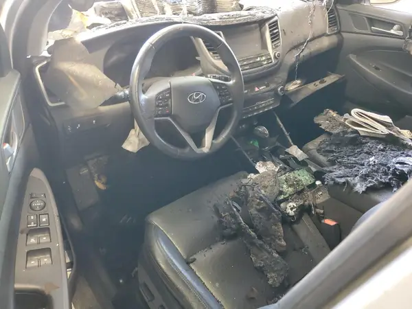 KM8J33A41HU401667 2017 HYUNDAI TUCSON - Image 8