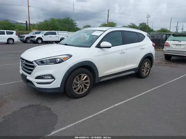 KM8J33A41HU401829 2017 HYUNDAI TUCSON - Image 2