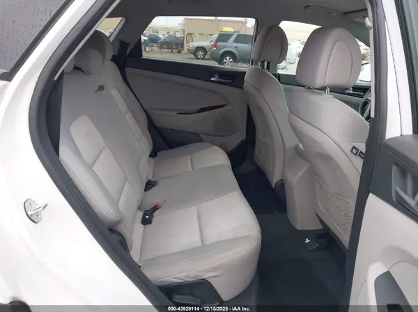 KM8J33A41HU401829 2017 HYUNDAI TUCSON - Image 8