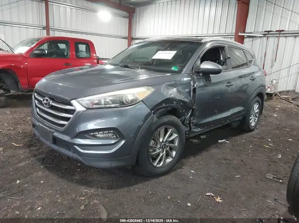 KM8J33A41HU416301 2017 HYUNDAI TUCSON - Image 2