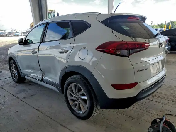 KM8J33A41HU424186 2017 HYUNDAI TUCSON - Image 2