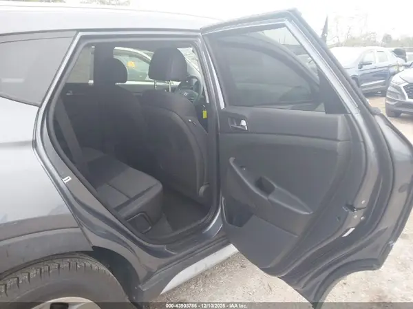KM8J33A41HU444339 2017 HYUNDAI TUCSON - Image 8