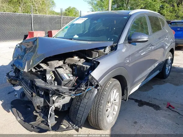 KM8J33A41HU455146 2017 HYUNDAI TUCSON - Image 2