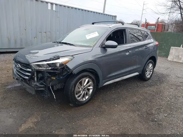 KM8J33A41HU477390 2017 HYUNDAI TUCSON - Image 2