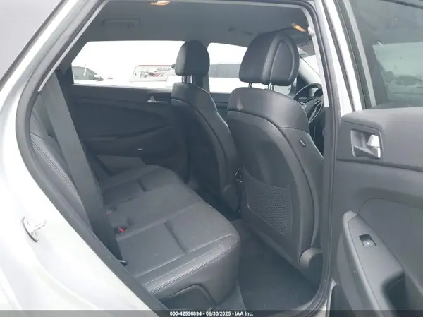 KM8J33A41HU481472 2017 HYUNDAI TUCSON - Image 8