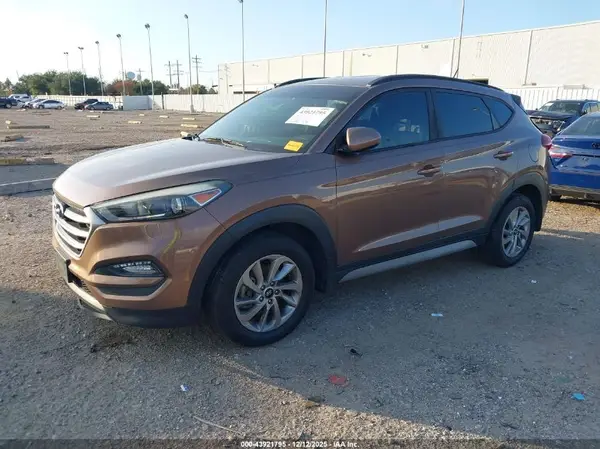 KM8J33A41HU485117 2017 HYUNDAI TUCSON - Image 2