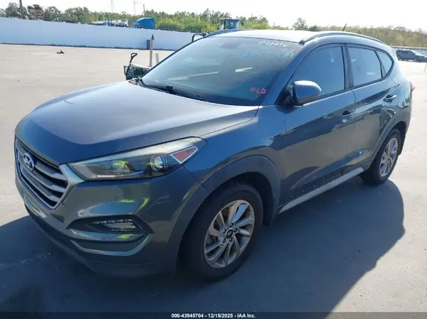 KM8J33A41HU495176 2017 HYUNDAI TUCSON - Image 2