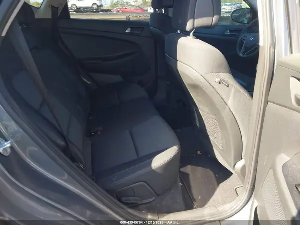 KM8J33A41HU495176 2017 HYUNDAI TUCSON - Image 8