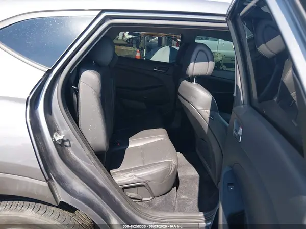 KM8J33A41HU514082 2017 HYUNDAI TUCSON - Image 8