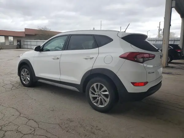 KM8J33A41HU554615 2017 HYUNDAI TUCSON - Image 2