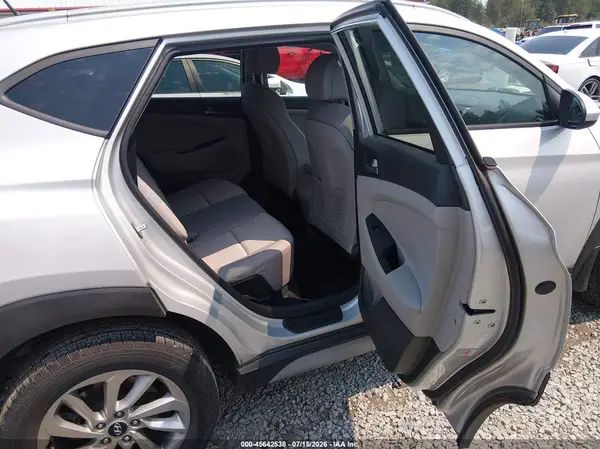 KM8J33A41HU555070 2017 HYUNDAI TUCSON - Image 8