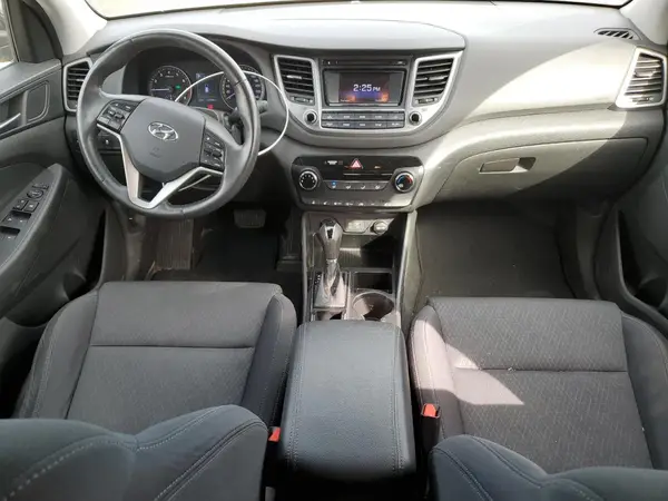 KM8J33A41HU558325 2017 HYUNDAI TUCSON - Image 8