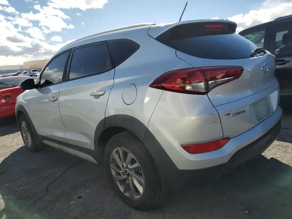 KM8J33A41HU562813 2017 HYUNDAI TUCSON - Image 2