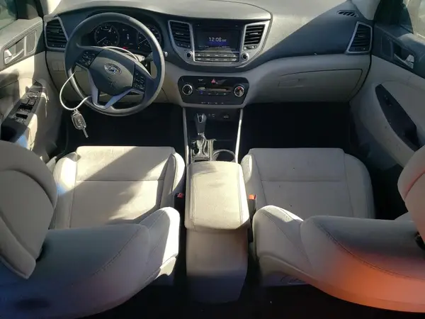 KM8J33A41HU565372 2017 HYUNDAI TUCSON - Image 8
