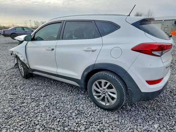 KM8J33A41HU567607 2017 HYUNDAI TUCSON - Image 2