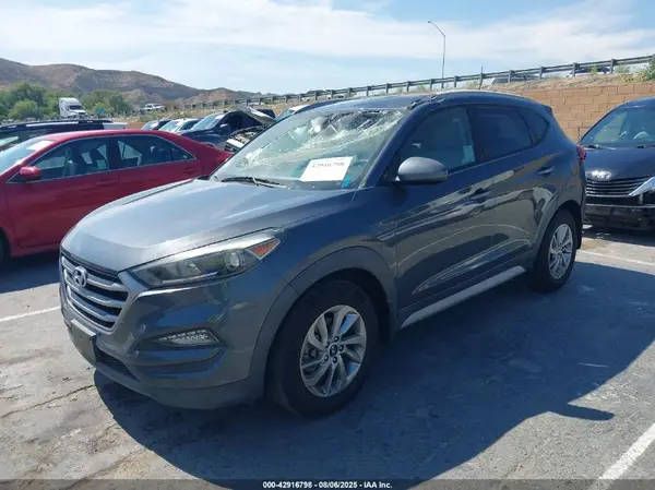 KM8J33A41HU575772 2017 HYUNDAI TUCSON - Image 2
