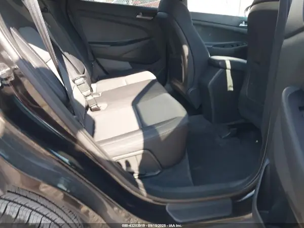 KM8J33A41HU582608 2017 HYUNDAI TUCSON - Image 8