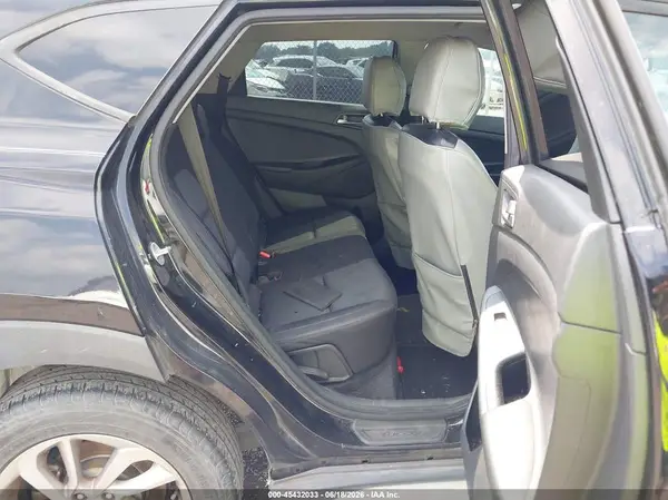 KM8J33A41HU596699 2017 HYUNDAI TUCSON - Image 8