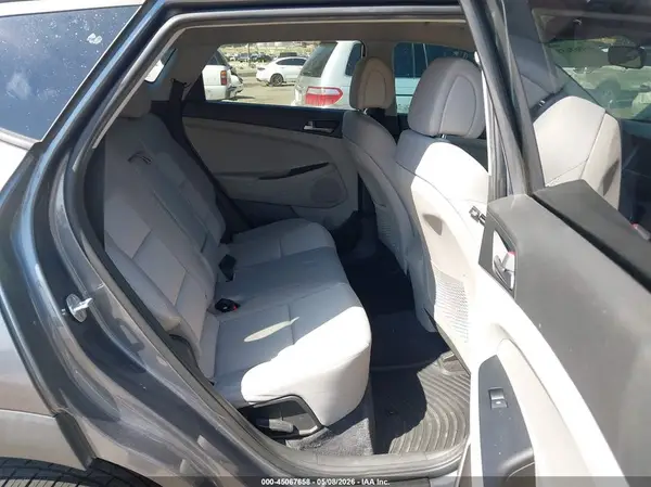 KM8J33A41JU600773 2018 HYUNDAI TUCSON - Image 8