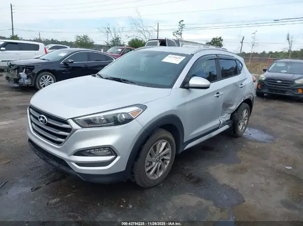 KM8J33A41JU614611 2018 HYUNDAI TUCSON - Image 2
