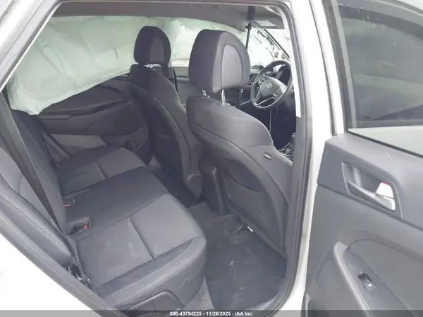 KM8J33A41JU614611 2018 HYUNDAI TUCSON - Image 8