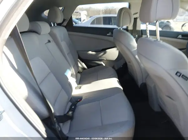 KM8J33A41JU629397 2018 HYUNDAI TUCSON - Image 8