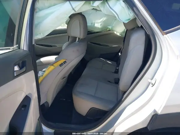 KM8J33A41JU637998 2018 HYUNDAI TUCSON - Image 8