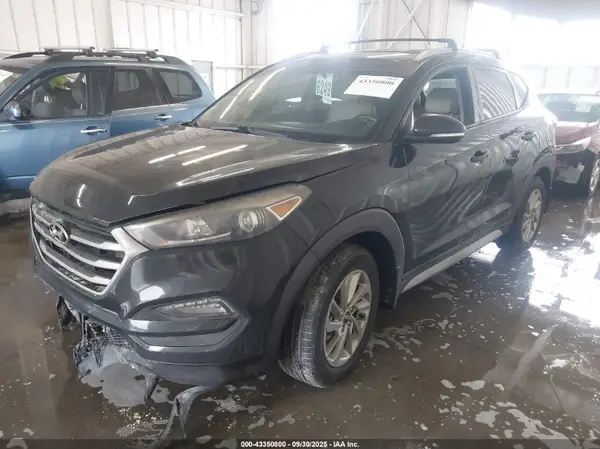 KM8J33A41JU639282 2018 HYUNDAI TUCSON - Image 2