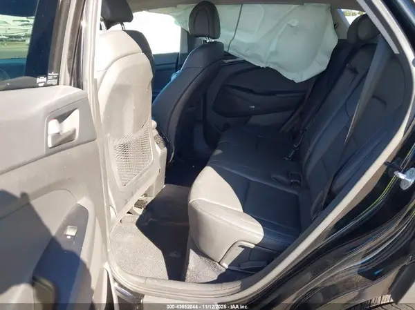 KM8J33A41JU644322 2018 HYUNDAI TUCSON - Image 8