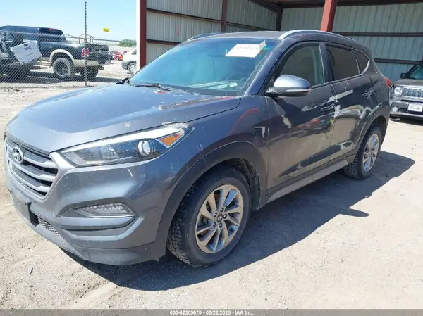 KM8J33A41JU646040 2018 HYUNDAI TUCSON - Image 2