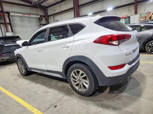 KM8J33A41JU646281 2018 HYUNDAI TUCSON - Image 2