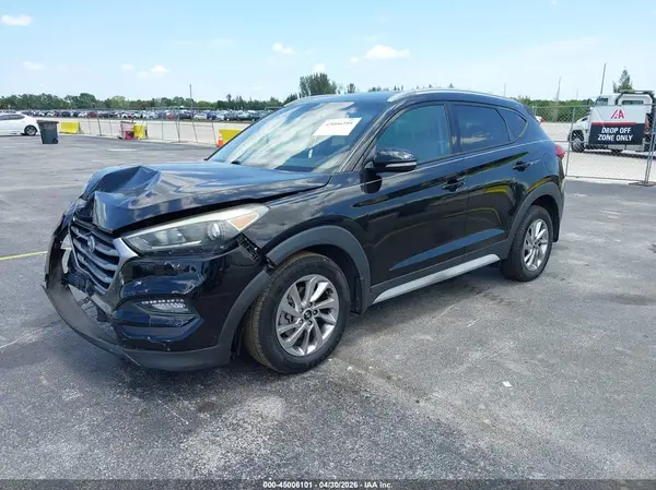 KM8J33A41JU651335 2018 HYUNDAI TUCSON - Image 2