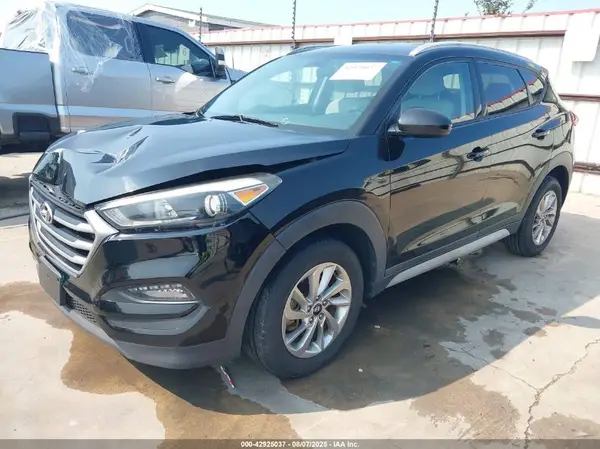 KM8J33A41JU660021 2018 HYUNDAI TUCSON - Image 2