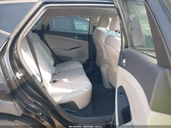KM8J33A41JU660021 2018 HYUNDAI TUCSON - Image 8