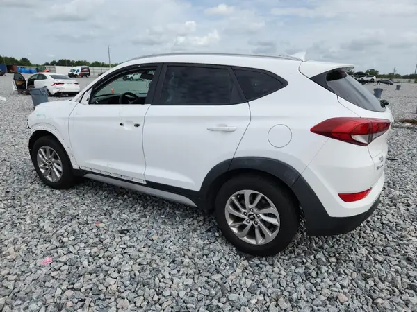 KM8J33A41JU670631 2018 HYUNDAI TUCSON - Image 2