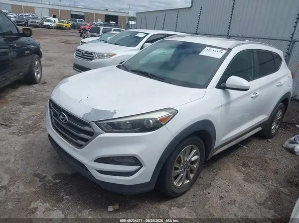 KM8J33A41JU675733 2018 HYUNDAI TUCSON - Image 2