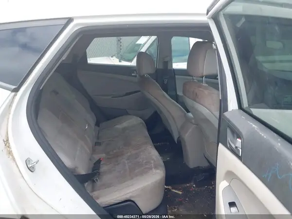 KM8J33A41JU675733 2018 HYUNDAI TUCSON - Image 8